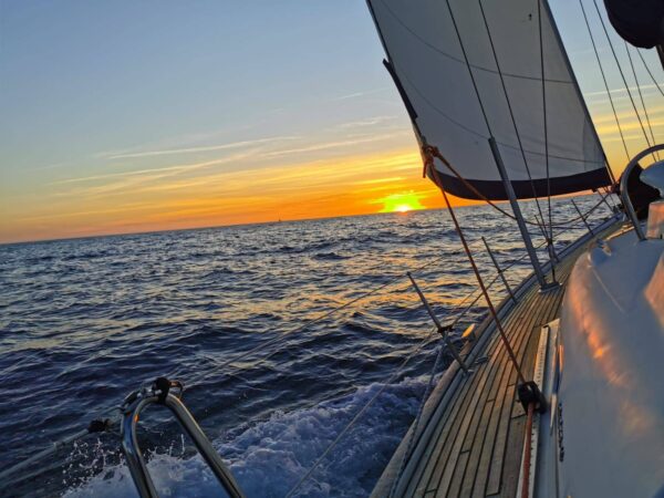 Croisière en stage de Yoga et voile sur un Voilier en Bretagne pendant le week-end de l'ascension 2024