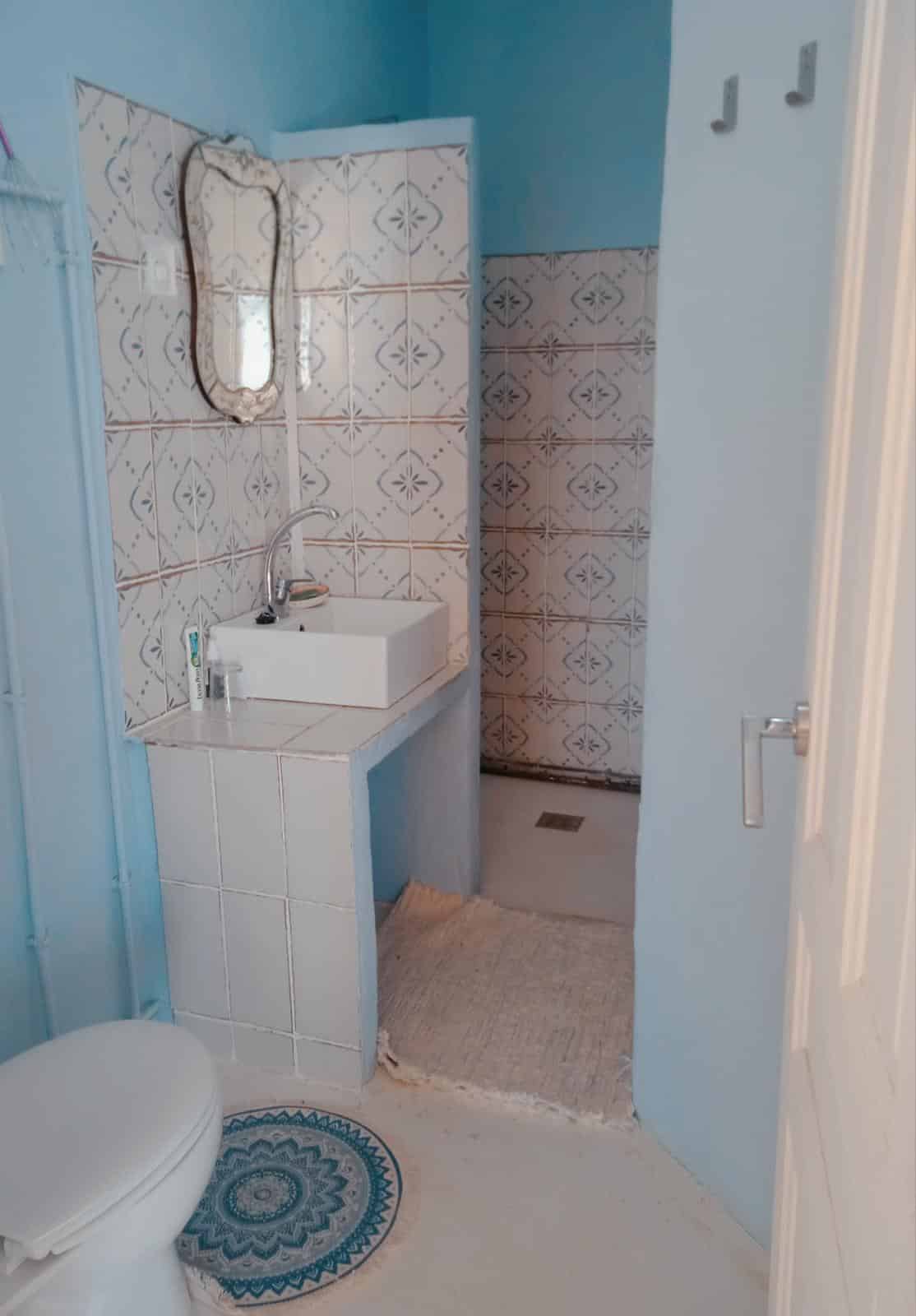 Salle de bain de la retraite yoga montagne