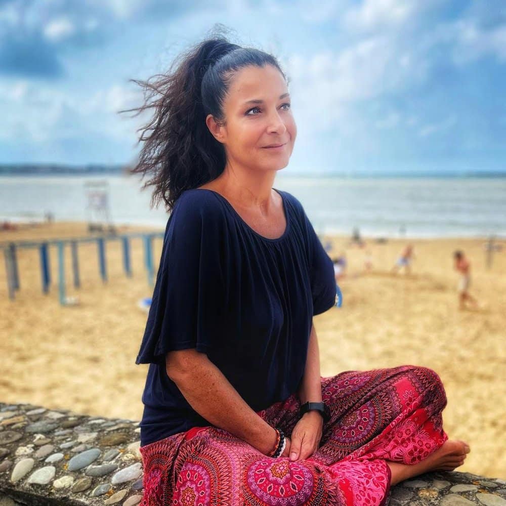 professeur-YAY-yoga-Karin-Sitbon-1-e1757595256352