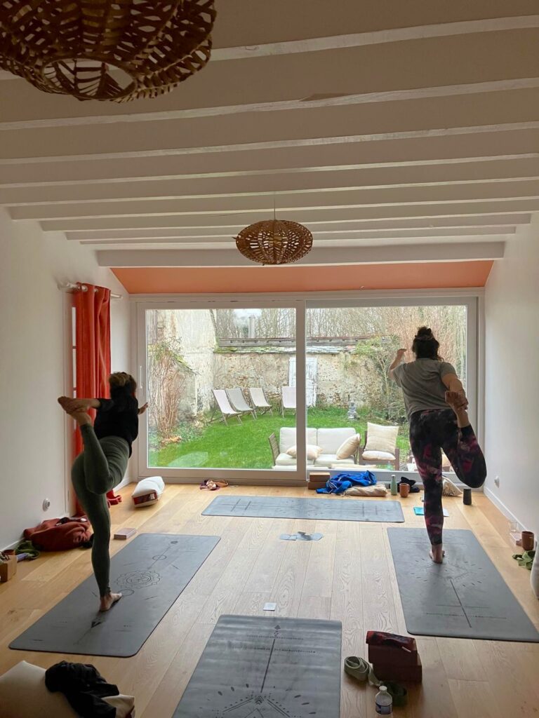 Séance de yoga lors de la retraite pilates & yoga